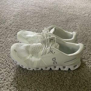 White On Women's Cloud shoes. Size 8.
